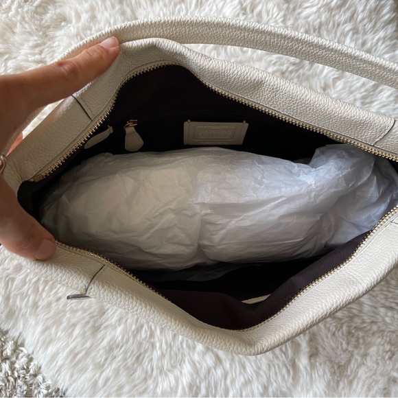 NWT Coach Scout hobo pebbled leather shoulder crossbody chalk - Picture 10 of 16